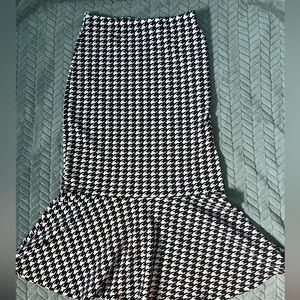 BLACK & WHITE LONG SKIRT